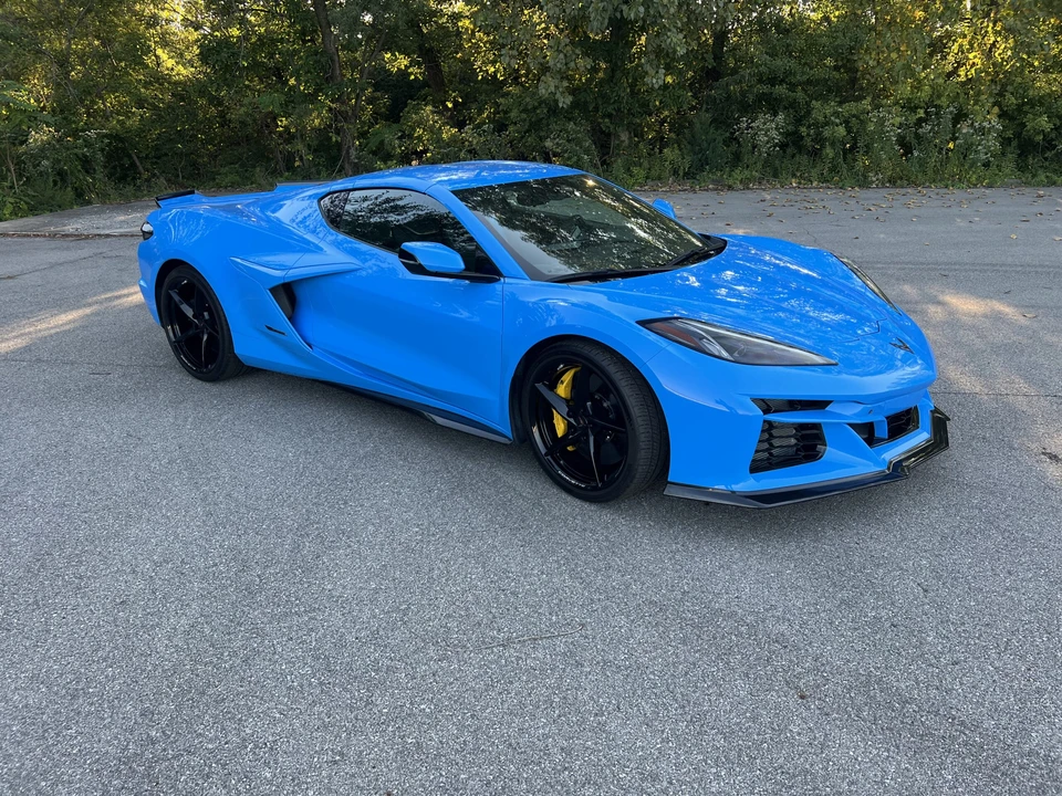 2025 Chevrolet Corvette C8 E-Ray - Image 9 of 31