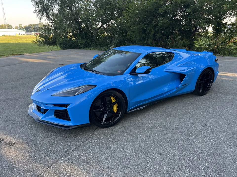 2025 Chevrolet Corvette C8 E-Ray - Image 13 of 31