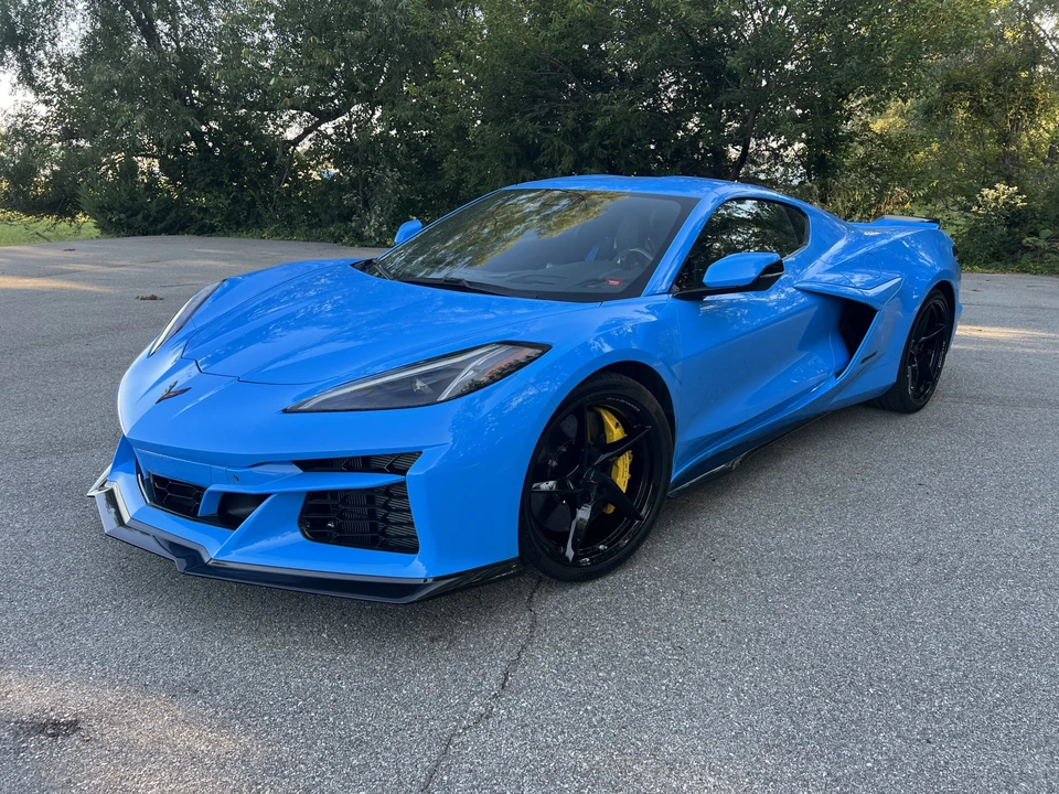 2025 Chevrolet Corvette C8 E-Ray - Image 19 of 31