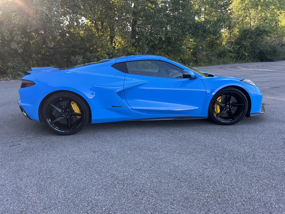 2025 Chevrolet Corvette C8 E-Ray - Image 22 of 31