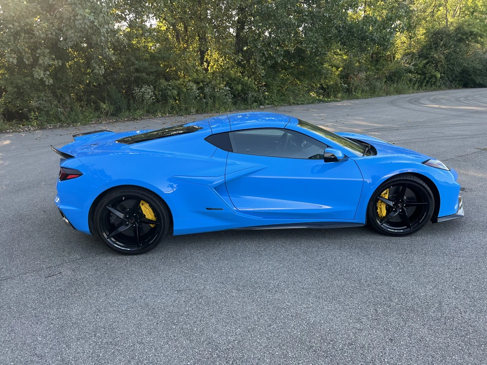 2025 Chevrolet Corvette C8 E-Ray - Image 23 of 31