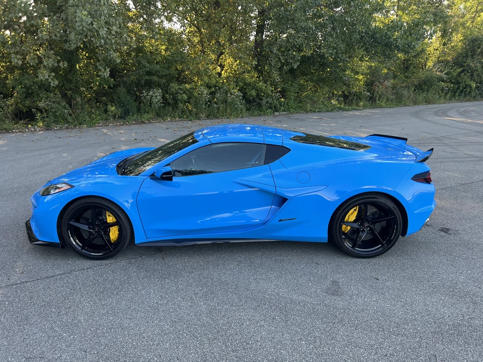 2025 Chevrolet Corvette C8 E-Ray - Image 25 of 31