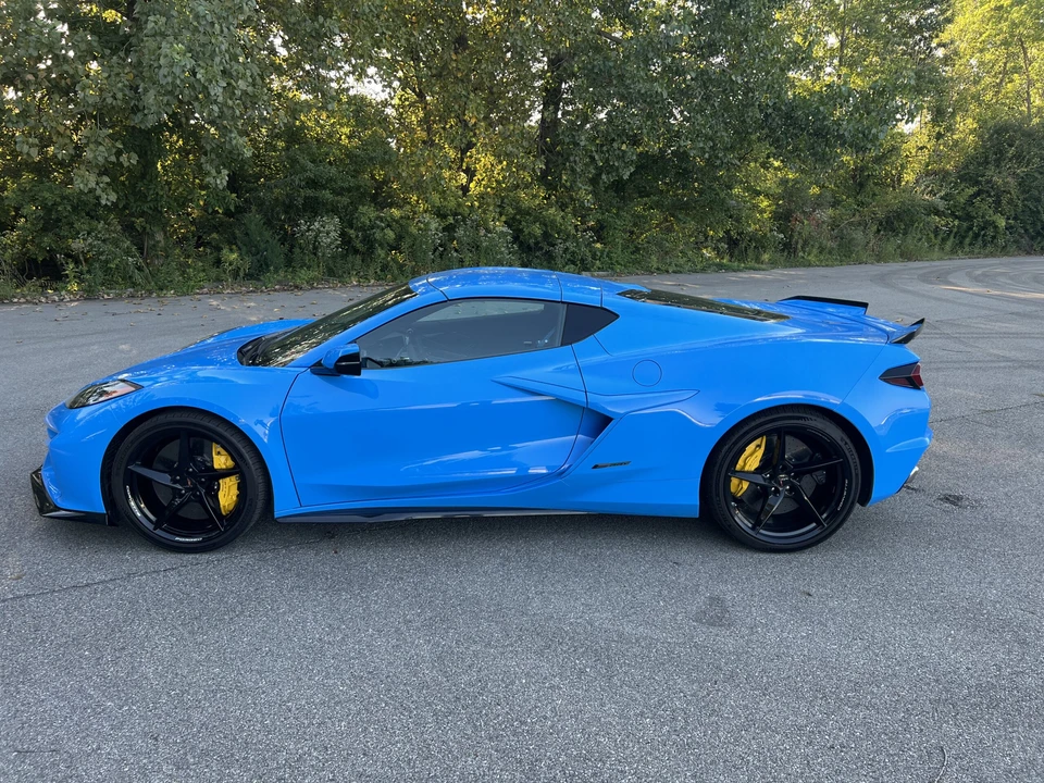 2025 Chevrolet Corvette C8 E-Ray - Image 26 of 31