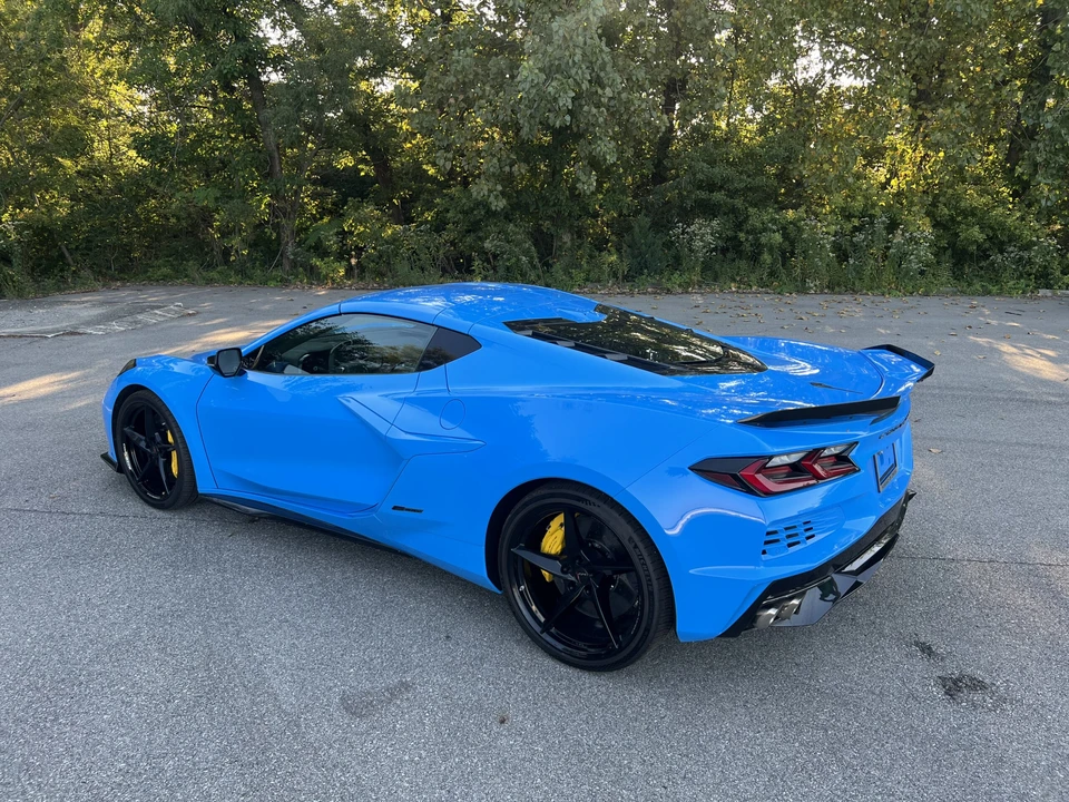 2025 Chevrolet Corvette C8 E-Ray - Image 28 of 31