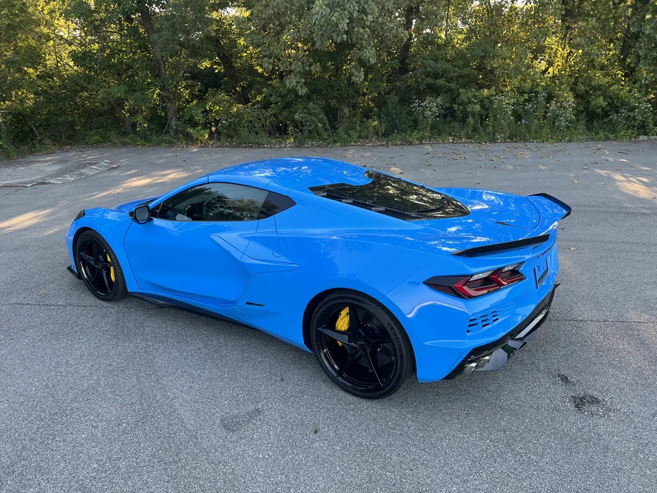 2025 Chevrolet Corvette C8 E-Ray - Image 29 of 31