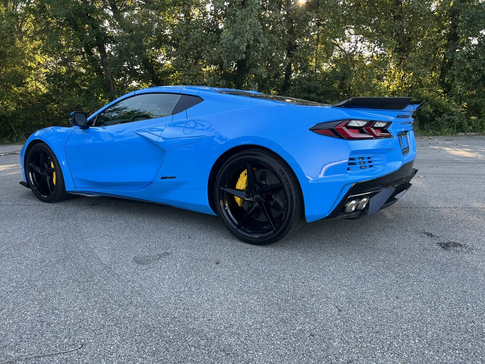 2025 Chevrolet Corvette C8 E-Ray - Image 30 of 31