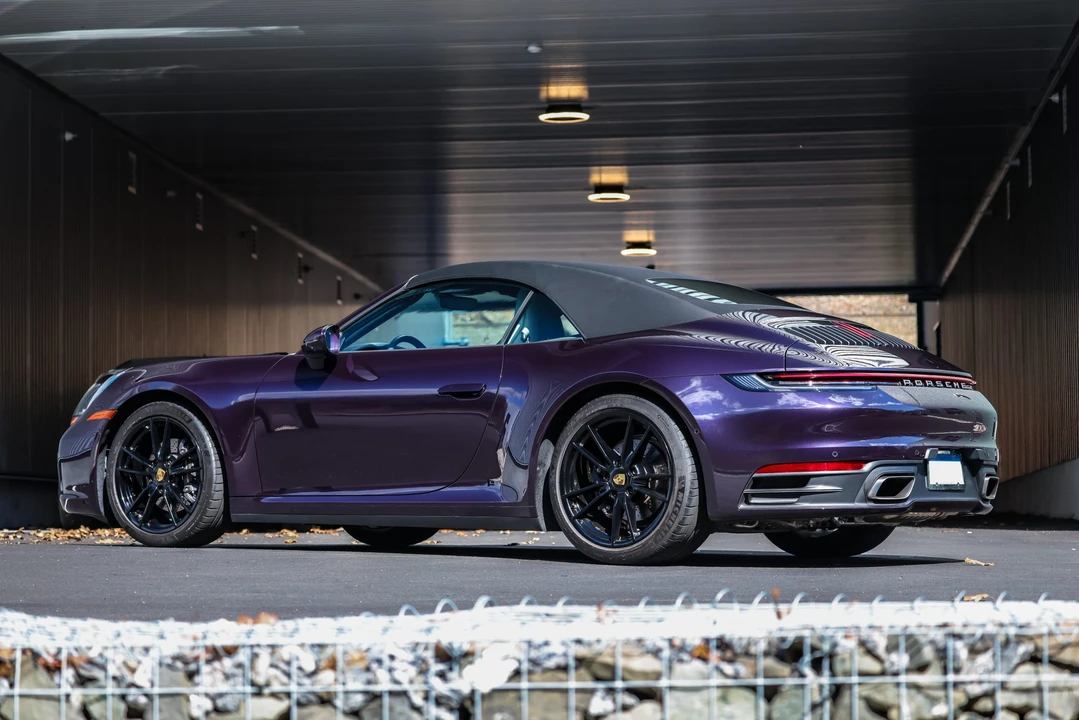 2022 Porsche 992 Carrera 4 - Image 17 of 31