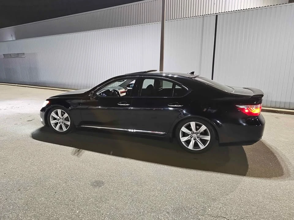 2008 Lexus LS 4th Gen - Image 5 of 10