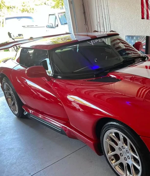 Dodge Viper 1st Gen - Image 3 of 4