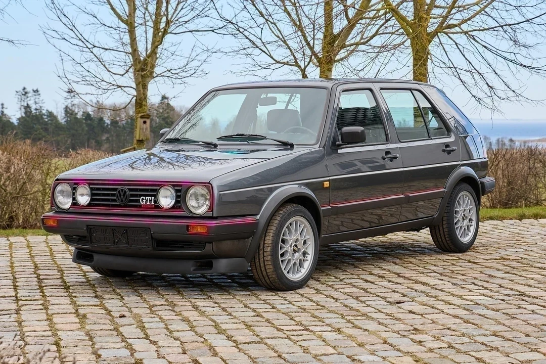 1989 Aston Martin Lagonda - Image 1 of 1