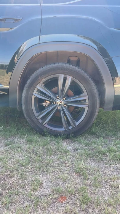 Volkswagen Atlas - Image 2 of 3