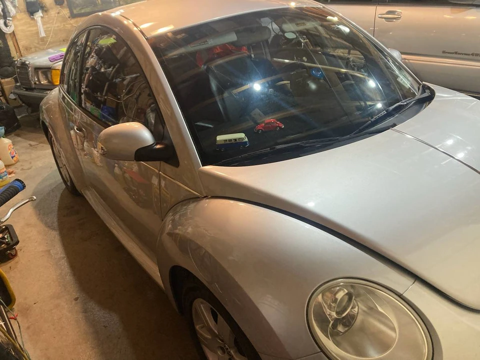 2006 Volkswagen New Beetle - Image 10 of 19