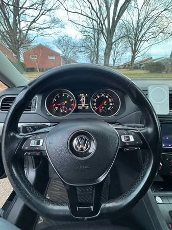 Volkswagen Jetta - Image 9 of 12