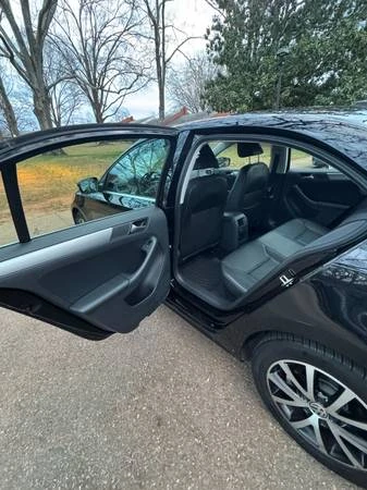 Volkswagen Jetta - Image 7 of 12
