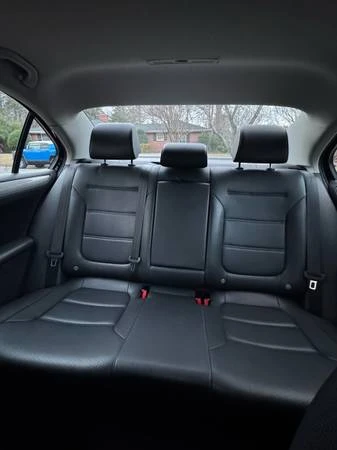Volkswagen Jetta - Image 6 of 12