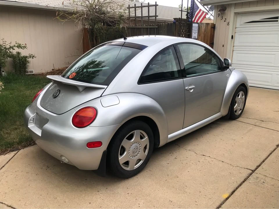 Volkswagen New Beetle - Image 3 of 10
