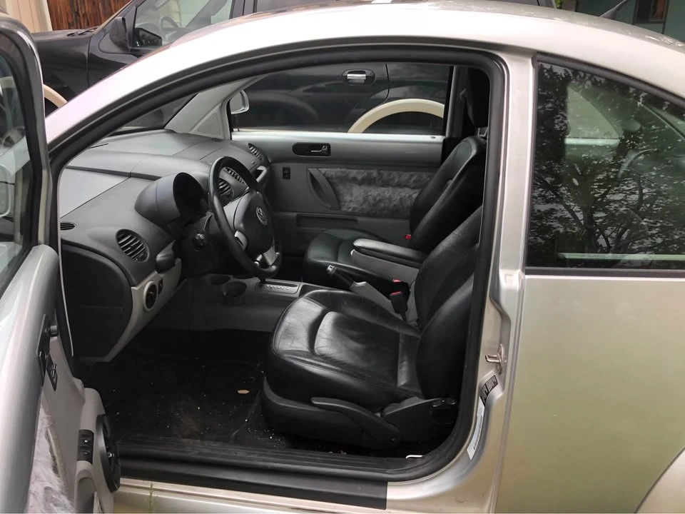 Volkswagen New Beetle - Image 7 of 10