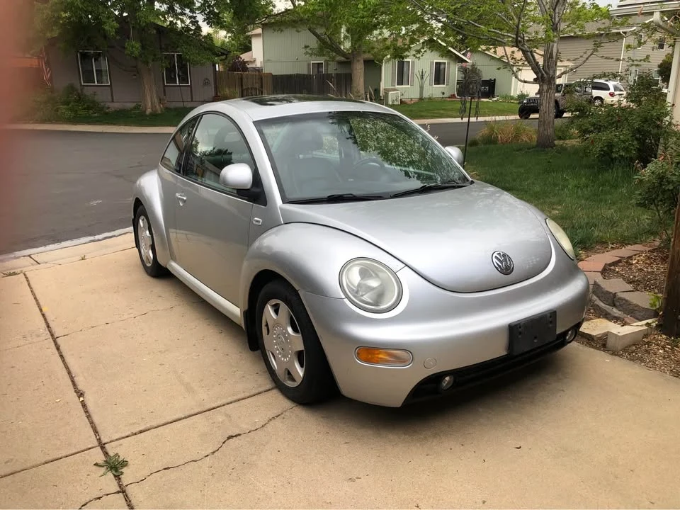 Volkswagen New Beetle - Image 2 of 10