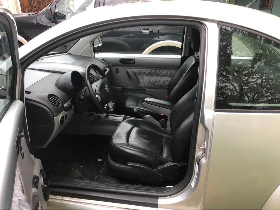 Volkswagen New Beetle - Image 6 of 10