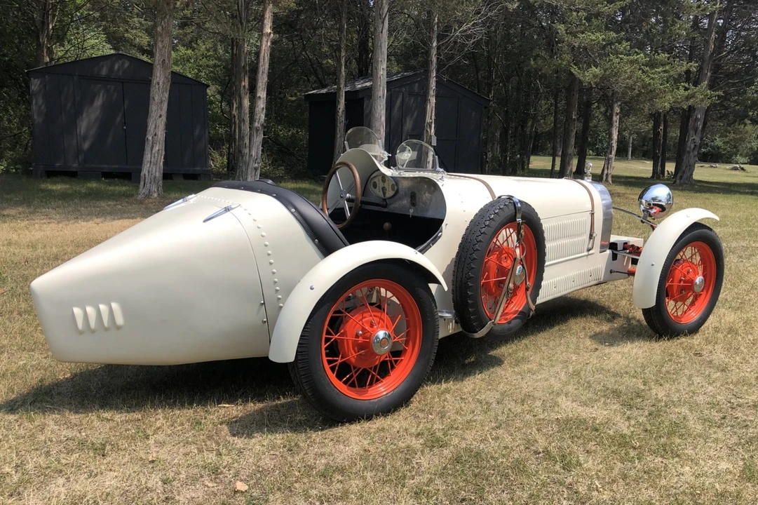 Bugatti - Image 8 of 31