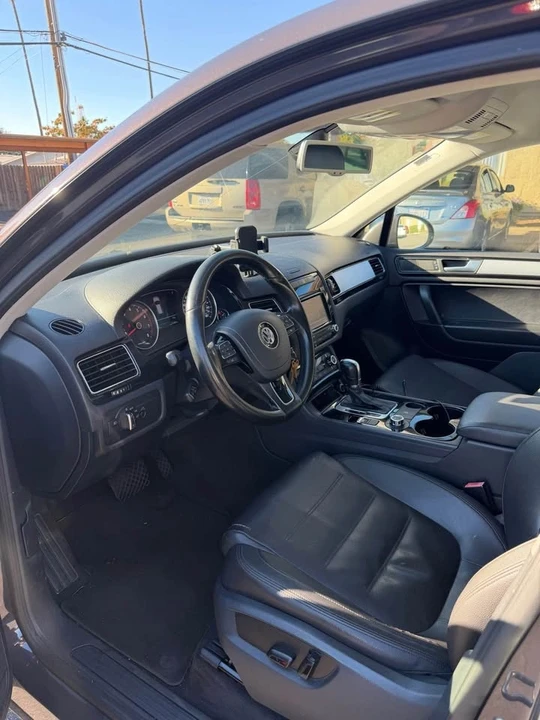 Volkswagen Touareg - Image 6 of 9