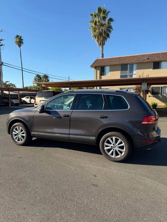 Volkswagen Touareg - Image 2 of 9