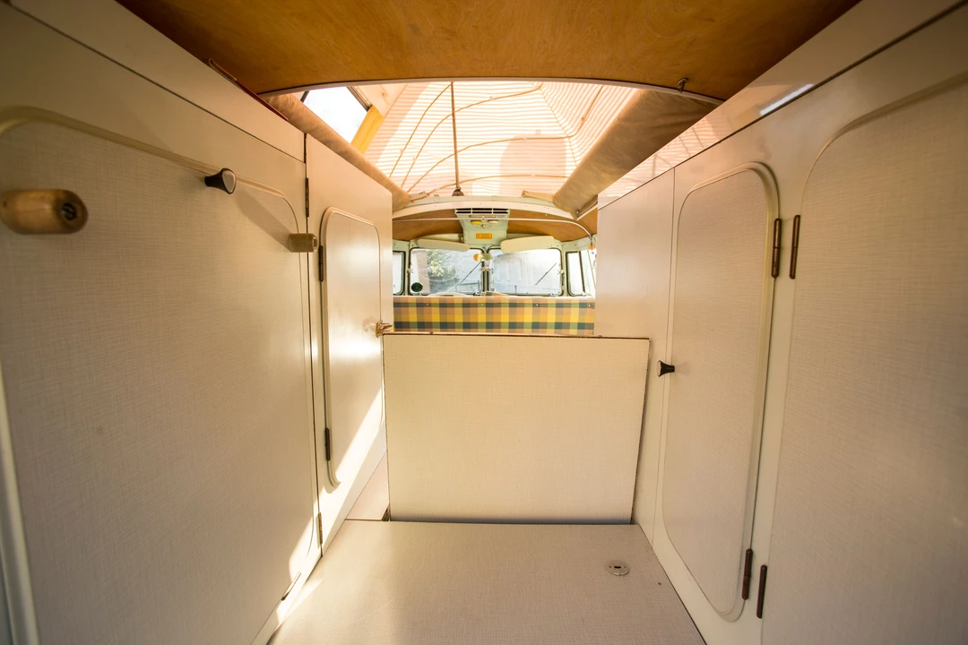 Volkswagen Split-Window Camper - Image 25 of 28