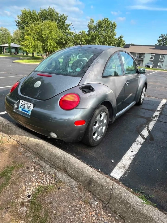 2004 Volkswagen New Beetle - Image 5 of 6