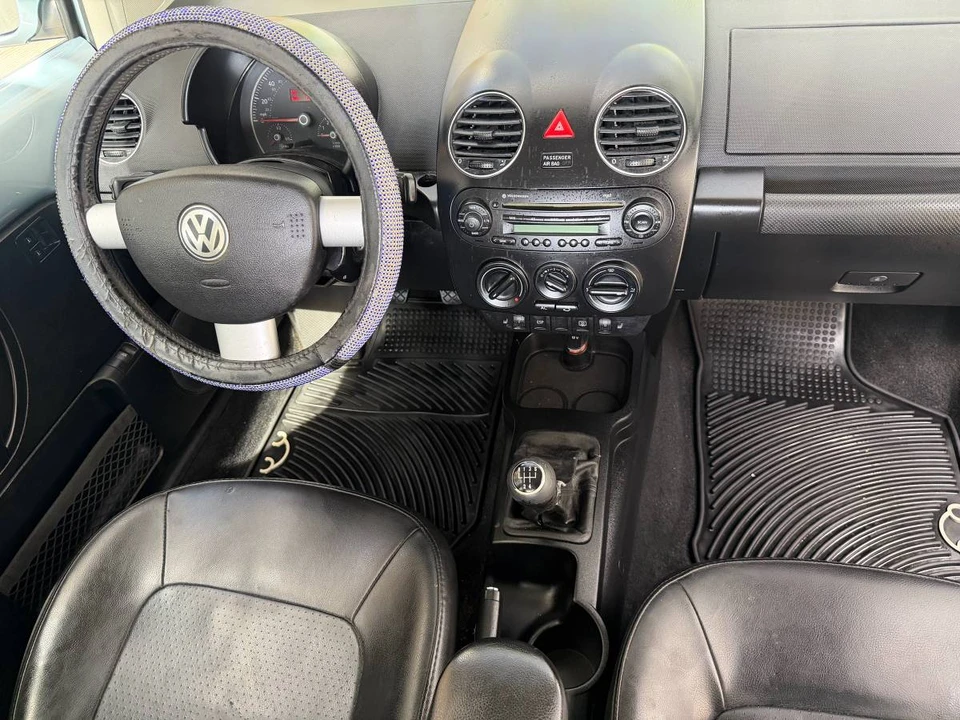 2010 Volkswagen New Beetle - Image 10 of 10