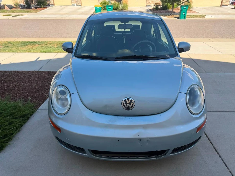 2010 Volkswagen New Beetle - Image 5 of 10
