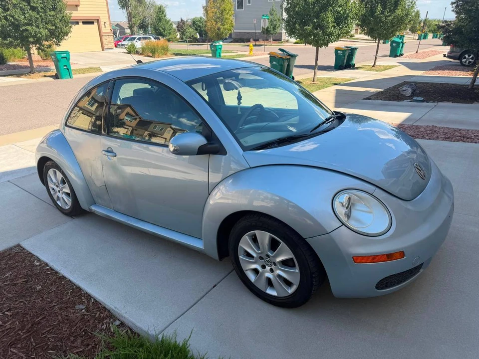 2010 Volkswagen New Beetle - Image 3 of 10