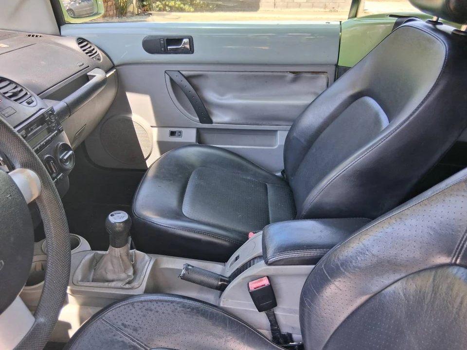 2005 Volkswagen New Beetle - Image 11 of 14