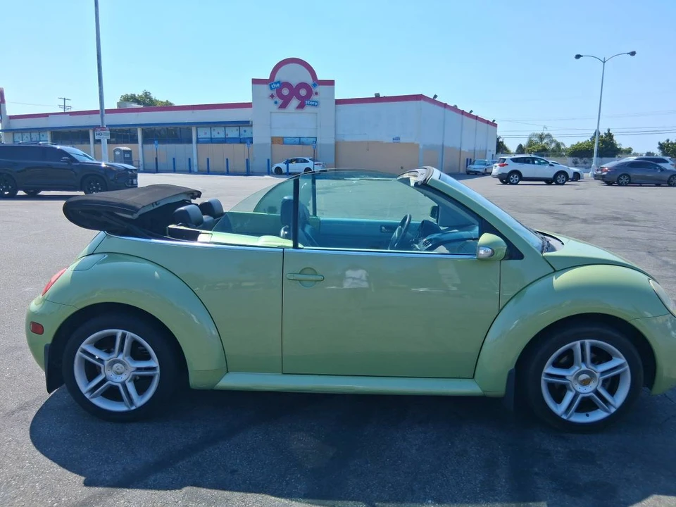 2005 Volkswagen New Beetle - Image 12 of 14