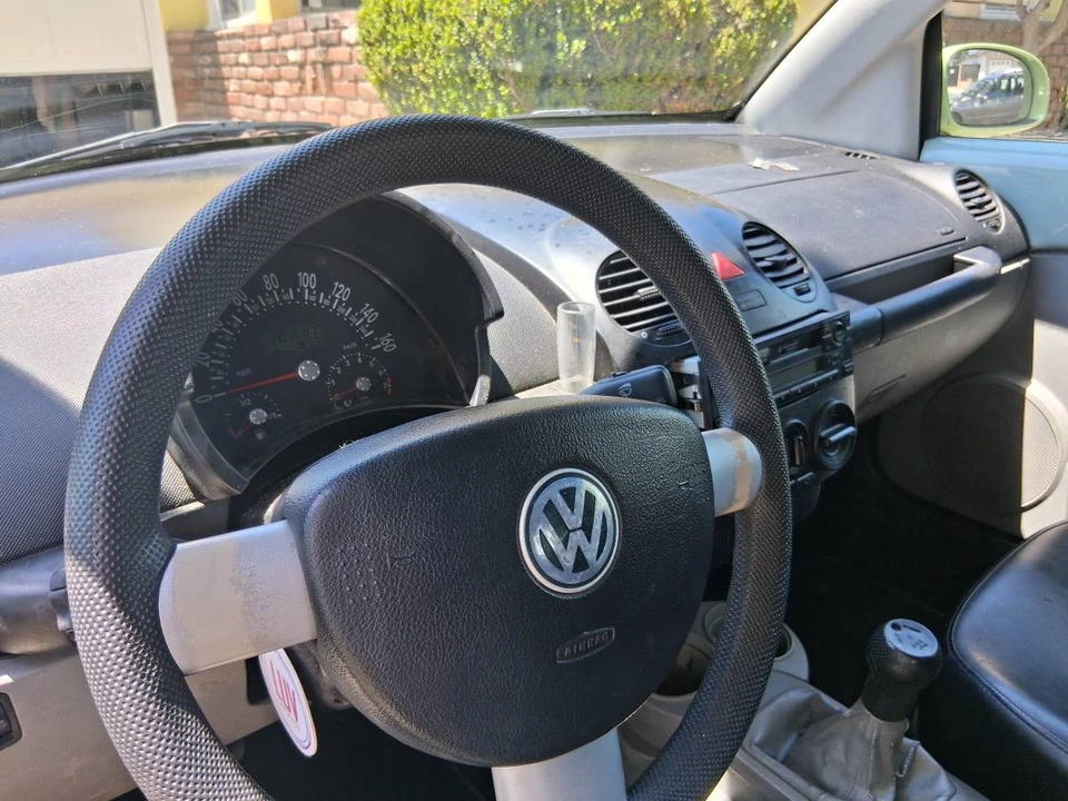 2005 Volkswagen New Beetle - Image 4 of 14