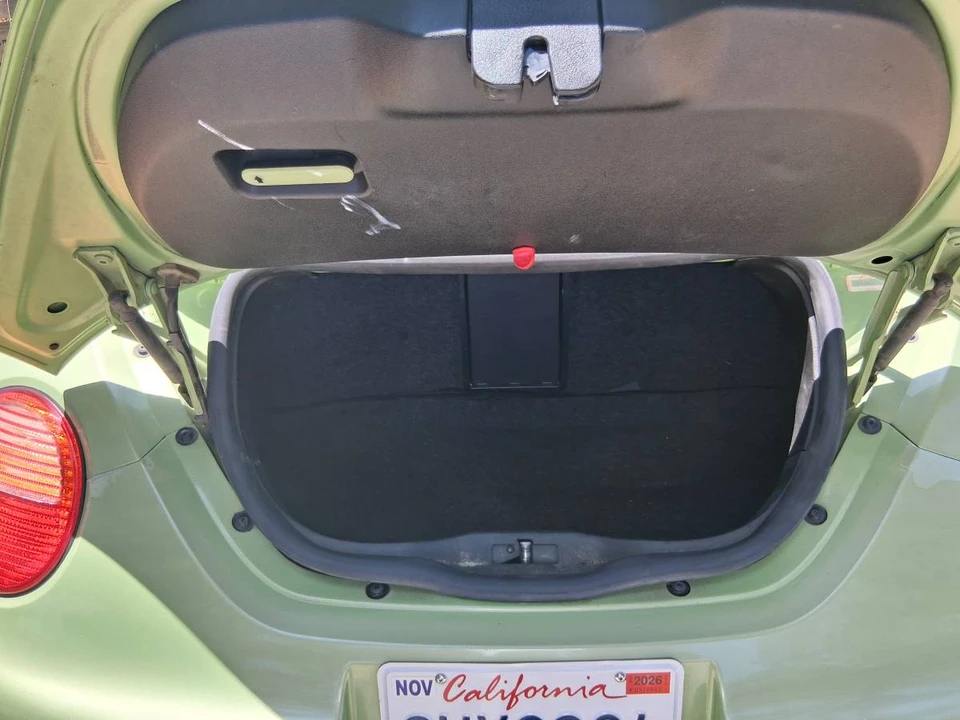 2005 Volkswagen New Beetle - Image 10 of 14