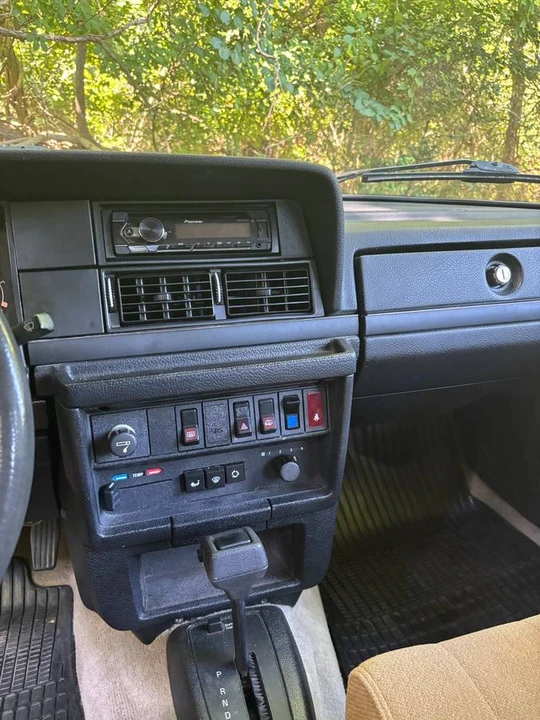1993 Volvo 244 - Image 5 of 11