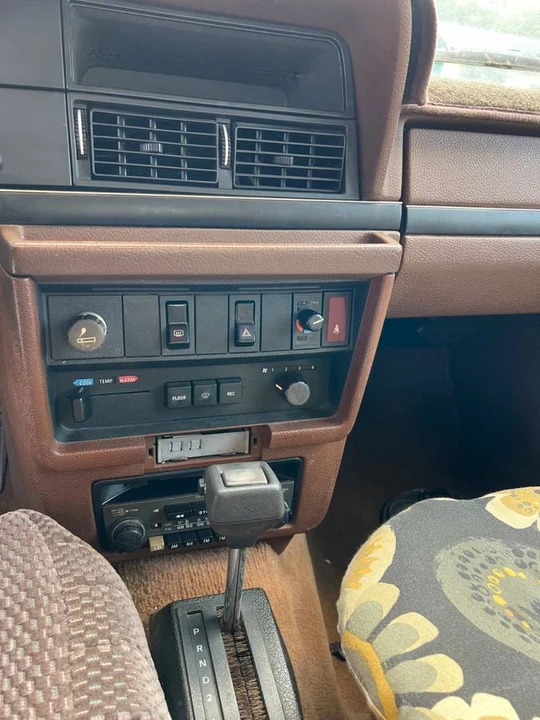 1983 Volvo 244 - Image 5 of 19