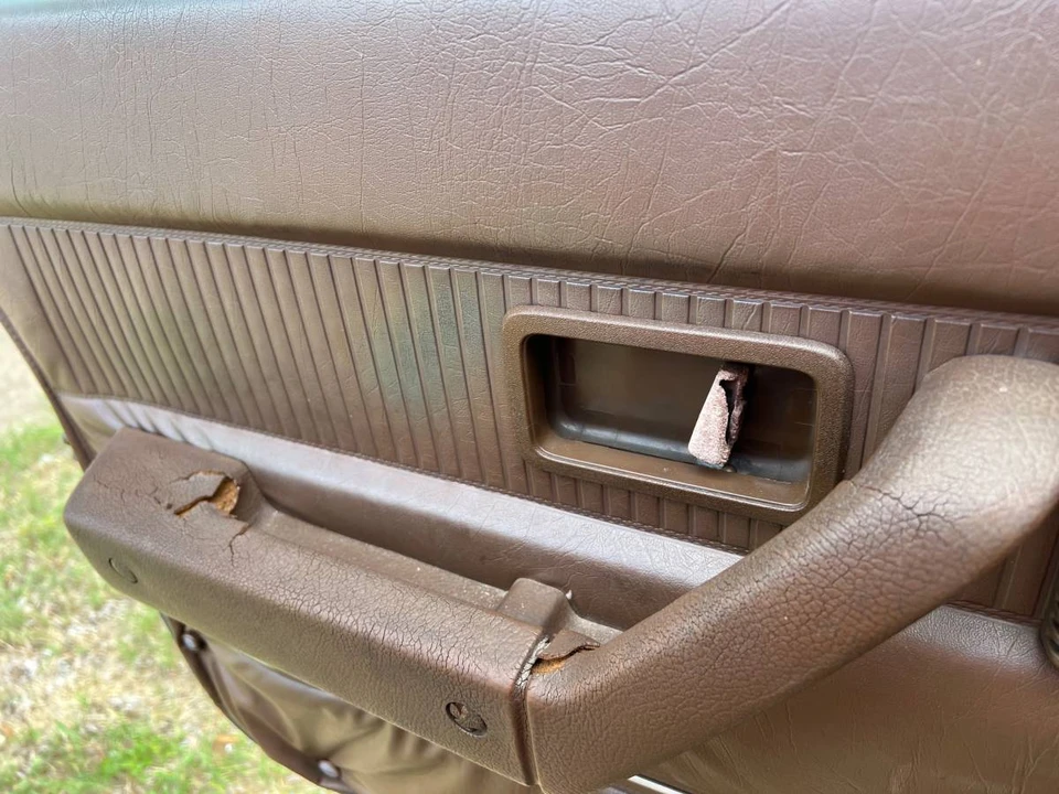1983 Volvo 244 - Image 18 of 19