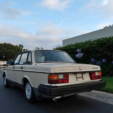 1987 Volvo 240 DL Sedan
