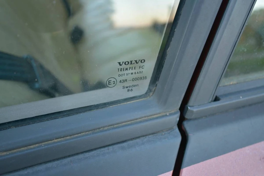 1986 Volvo 244 - Image 15 of 24