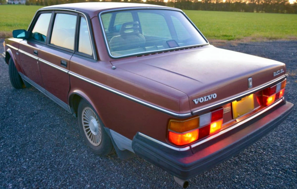 1986 Volvo 244 - Image 4 of 24