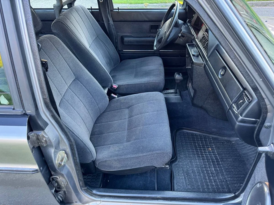 1992 Volvo 200 Series - Image 10 of 15
