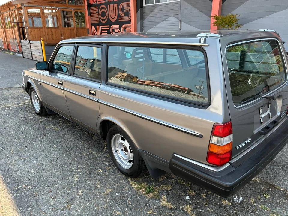 1988 Volvo 245 - Image 4 of 24