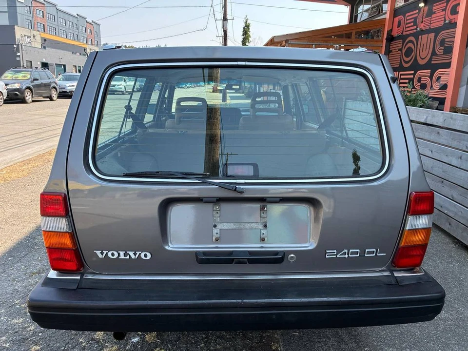 1988 Volvo 245 - Image 8 of 24