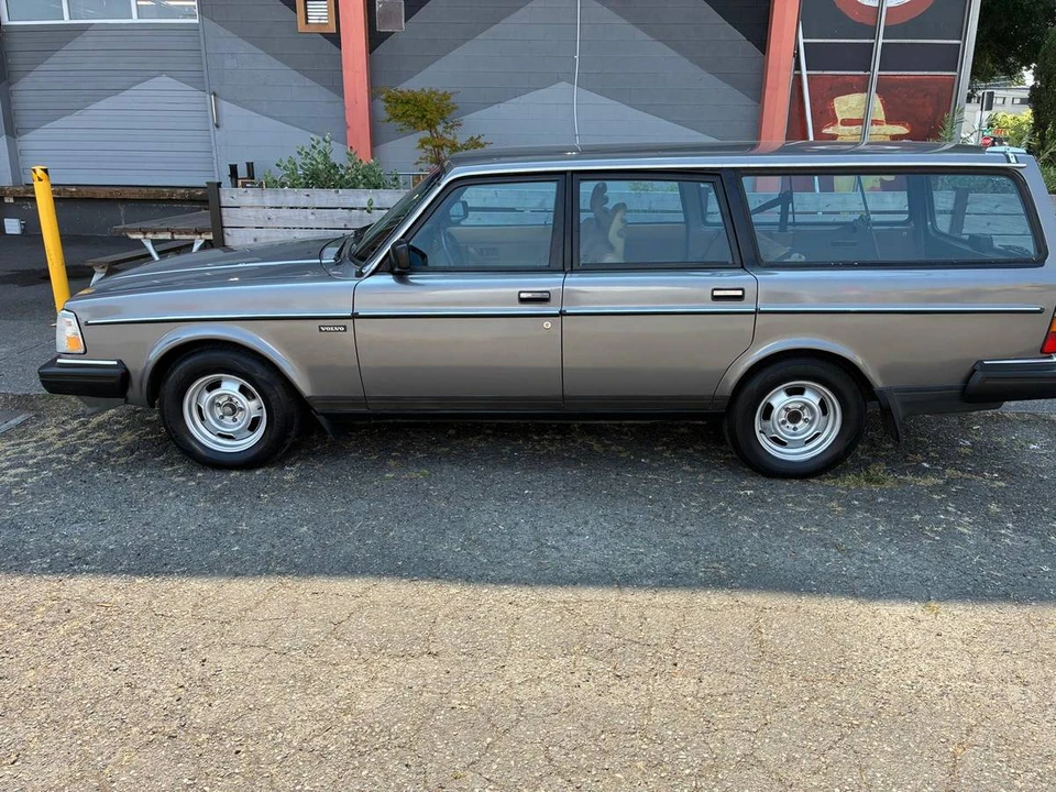 1988 Volvo 245 - Image 3 of 24