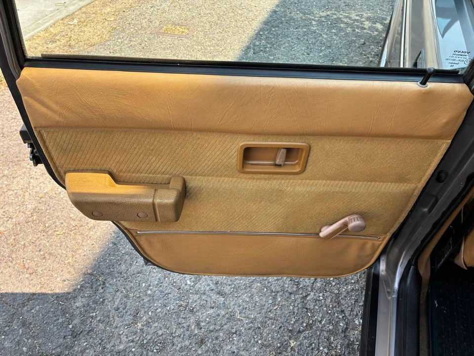 1988 Volvo 245 - Image 16 of 24