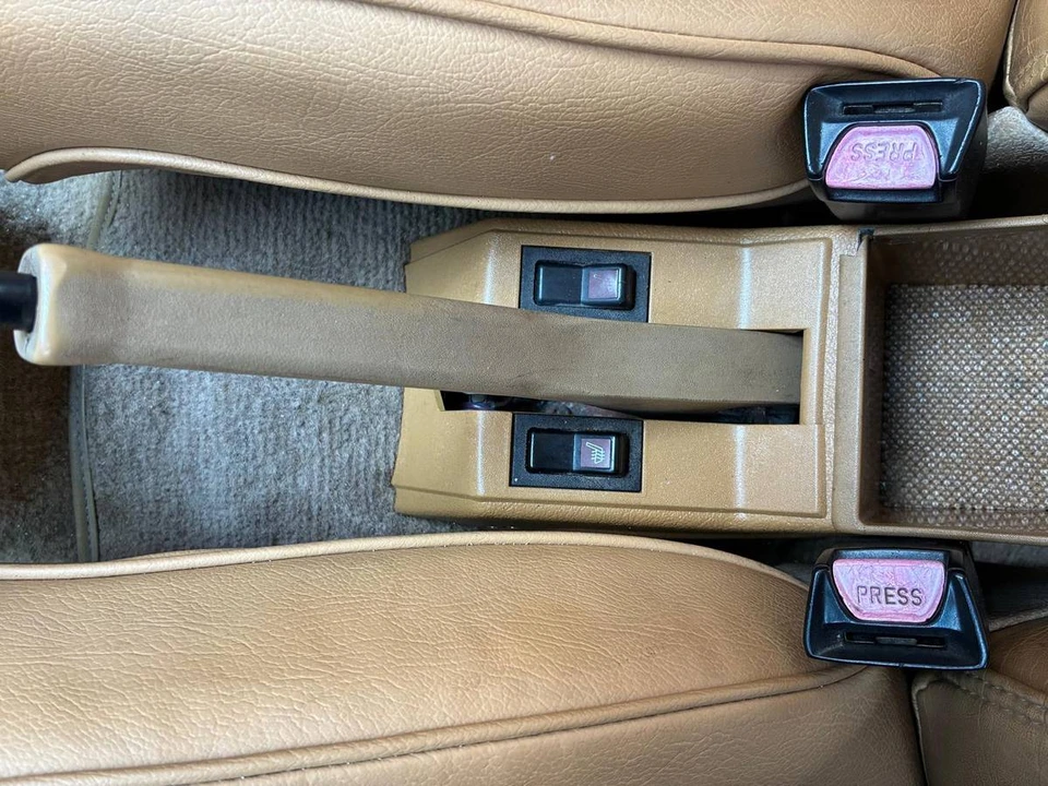 1988 Volvo 245 - Image 21 of 24