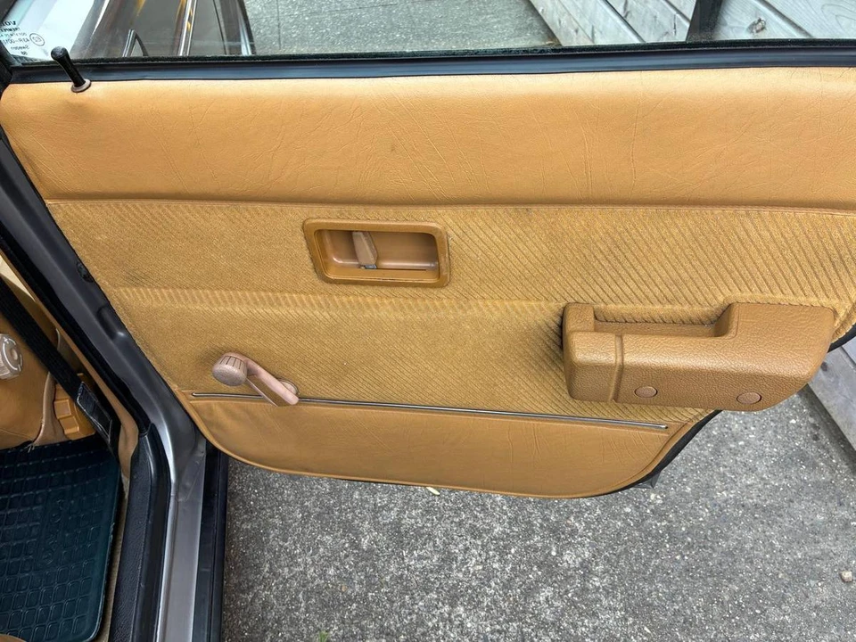 1988 Volvo 245 - Image 14 of 24