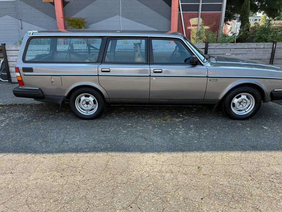 1988 Volvo 245 - Image 6 of 24