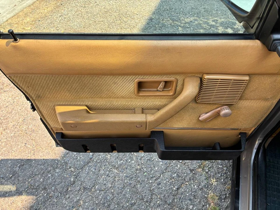 1988 Volvo 245 - Image 10 of 24